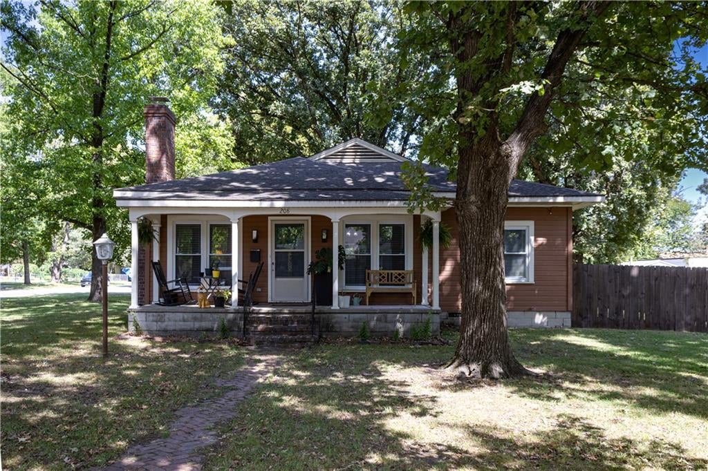 Photo of 208 W Euclid Street, Pittsburg, KS 66762 (MLS # 2642869)