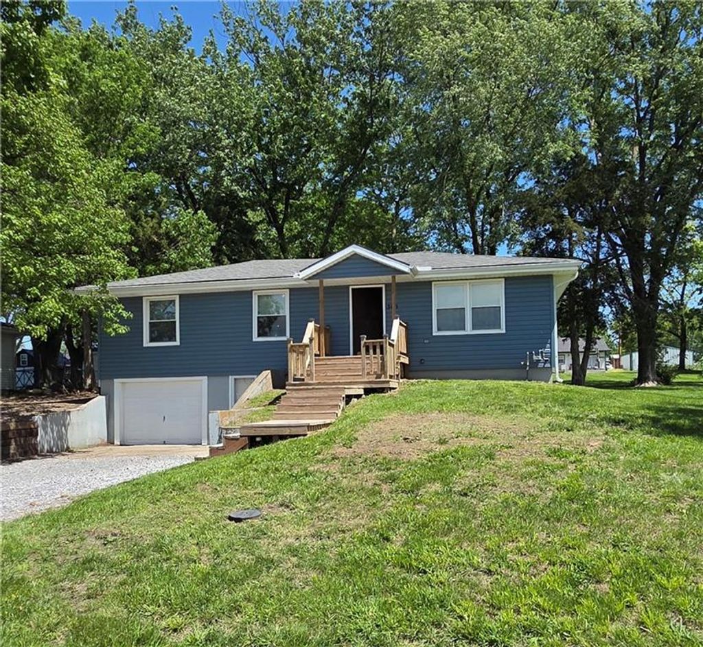 Photo of 305 Park Street, Lathrop, MO 64465 (MLS # 2618318)