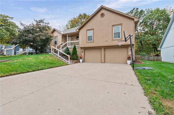 8623 NE 72ND TER, KANSAS CITY, MO 64158 - Image f111056ee36b4d5eef2565b45a4bf8ec/547445634