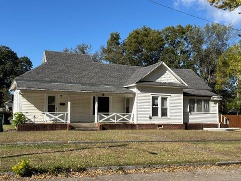 Photo of 702 W 1st Street, Pittsburg, KS 66762 (MLS # 2584471)