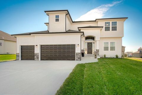 Photo of 10141 N Brighton Avenue, Kansas City, MO 64156 (MLS # 2632357)