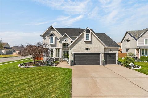 Photo of 661 N Poplar Circle, Gardner, KS 66030 (MLS # 2615244)