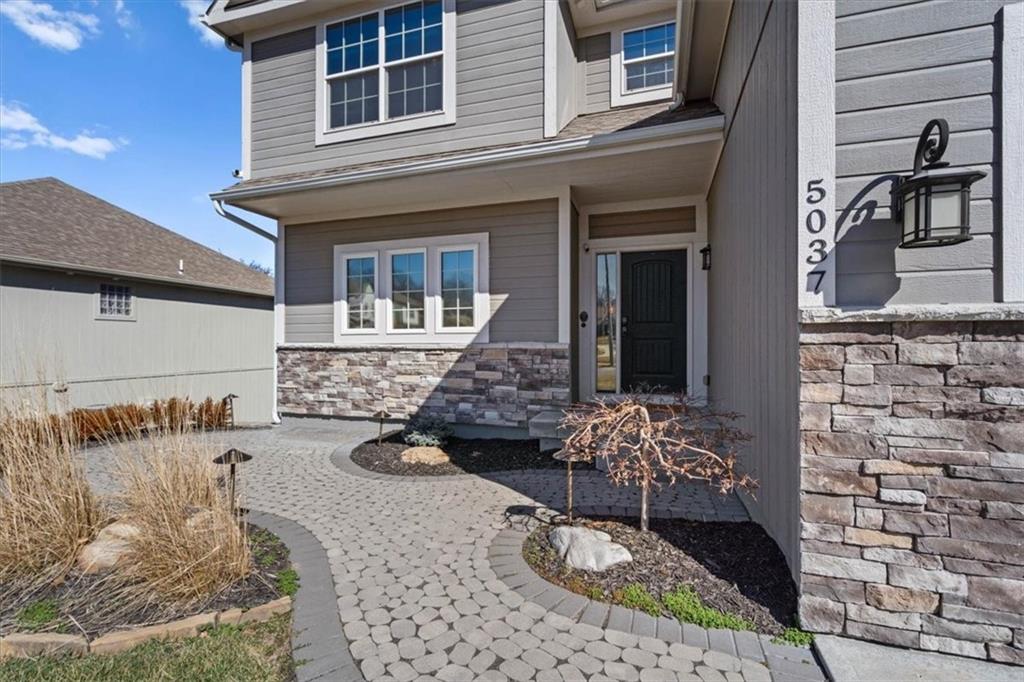 5037 NW Timberline Drive