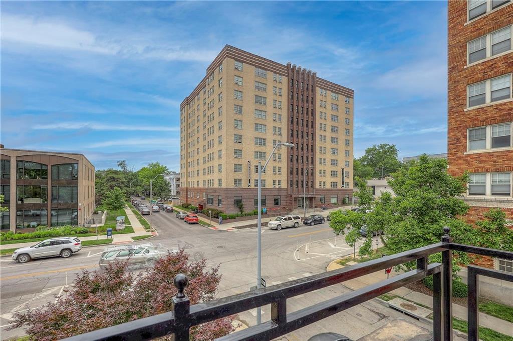 220-222 W Armour Boulevard