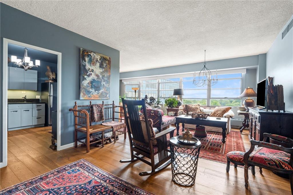 333 W Meyer Boulevard 1105