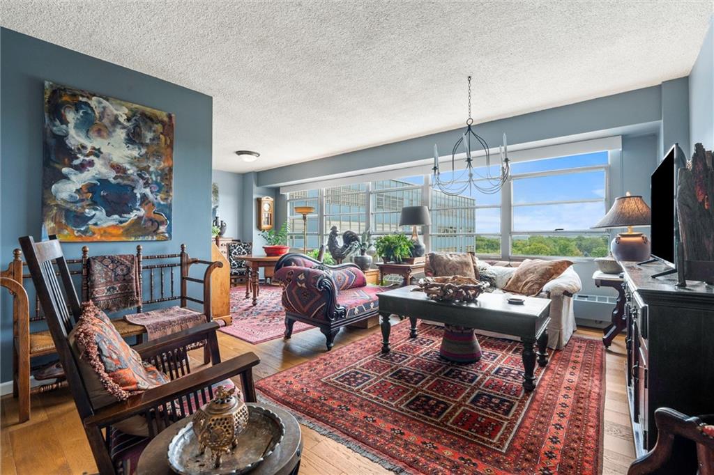 333 W Meyer Boulevard 1105