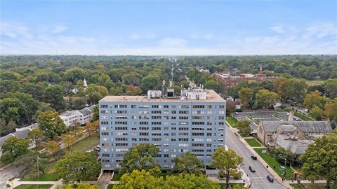 Photo of 333 W Meyer Boulevard #1105, Kansas City, MO 64113 (MLS # 2581957)