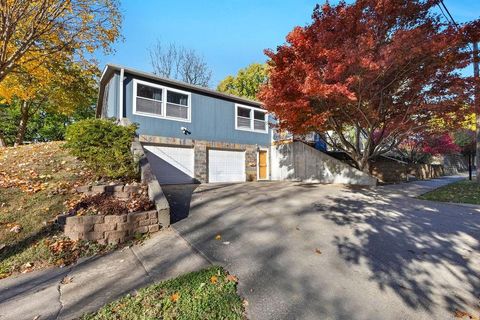 Photo of 2206 Goff Avenue, St Joseph, MO 64505 (MLS # 2585325)