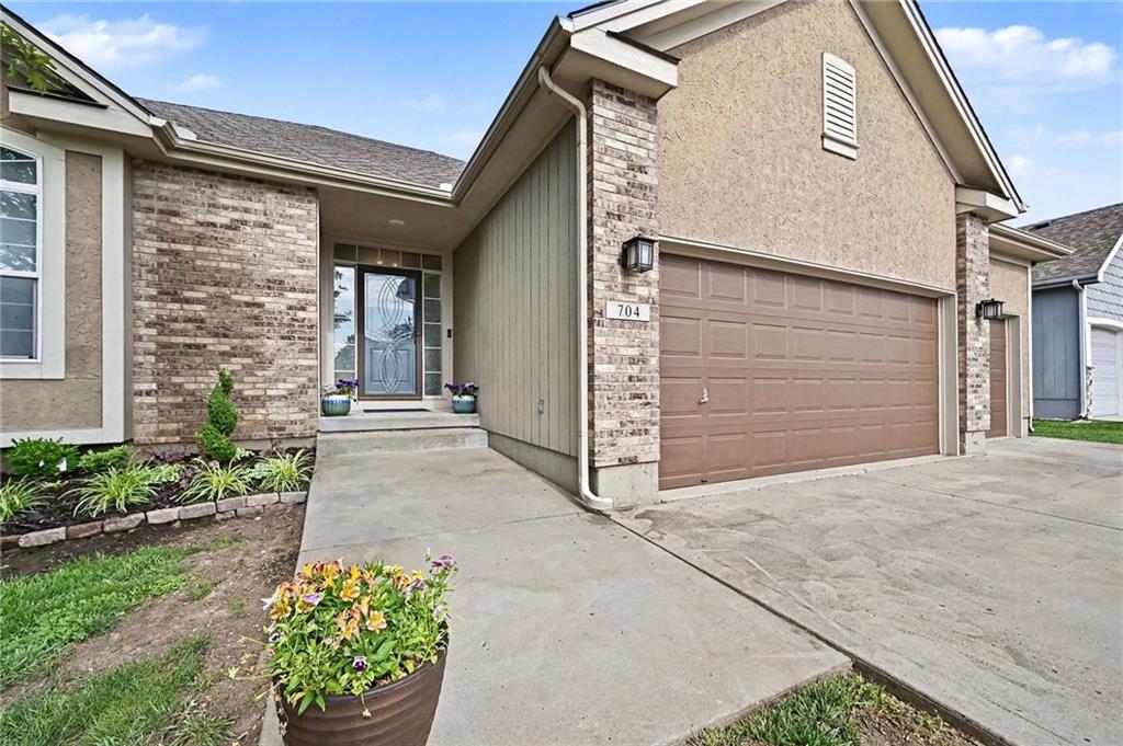 704 Crestridge Drive