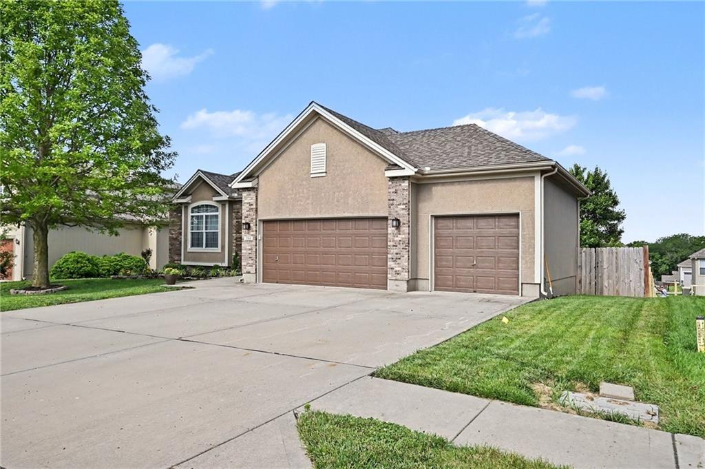 704 Crestridge Drive