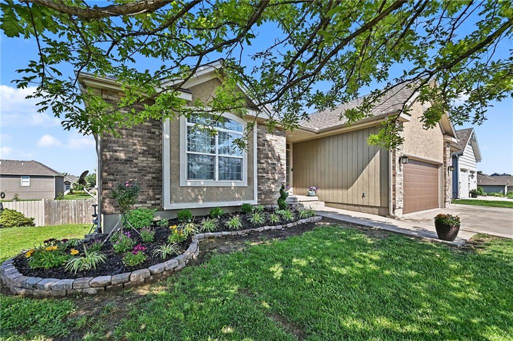 704 Crestridge Drive