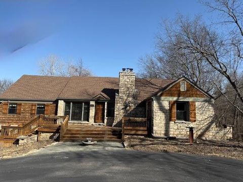 806 W Red Bridge Road Kansas City MO 64114