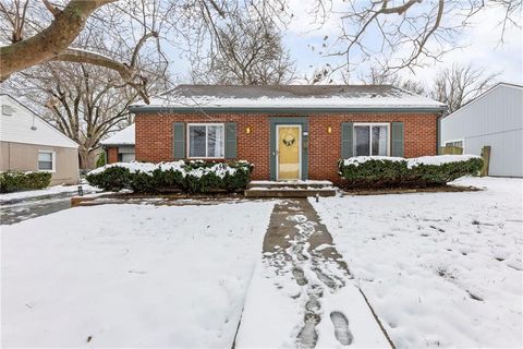 11 E Navajo Lane, Kansas City, MO 64114 - MLS#: 2589574