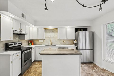 8721 Riggs Lane Overland Park KS 66212