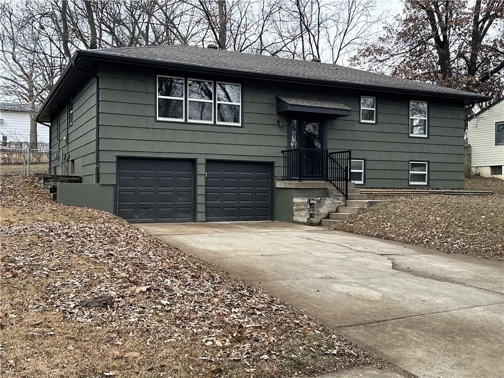 Photo of 406 Melrose Street, Liberty, MO 64068 (MLS # 2594778)