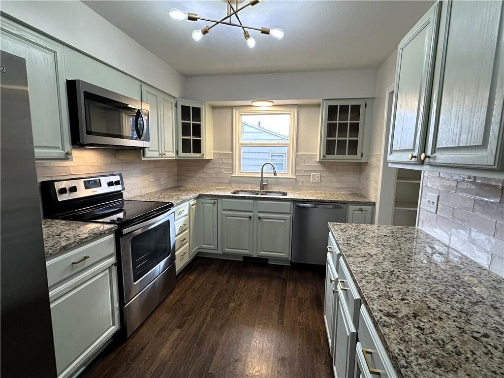 Photo of 406 Melrose Street, Liberty, MO 64068 (MLS # 2594778)