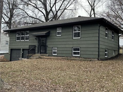 Tiny photo for 406 Melrose Street, Liberty, MO 64068 (MLS # 2594778)