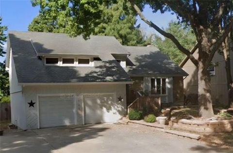 708 SW Savannah Drive Lee's Summit MO 64081