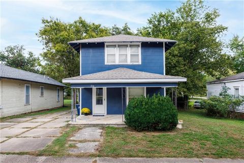 Photo of 216 S 14th Street, Independence, KS 67301 (MLS # 2581926)