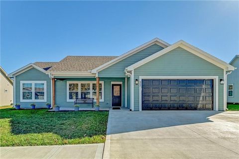 947 N White Oaks Lane, Oak Grove, MO 64075 - #: 2584885