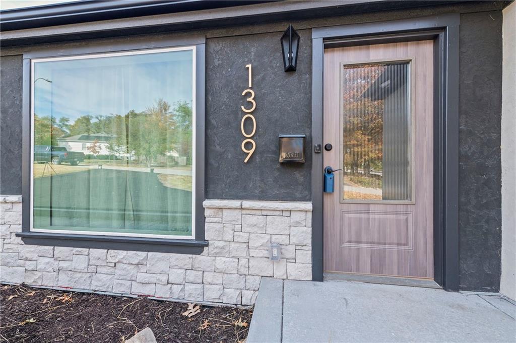 1309 W 100TH Terrace