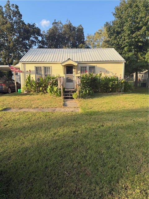 Photo of 203 E 14TH Street, Pleasanton, KS 66075 (MLS # 2647089)