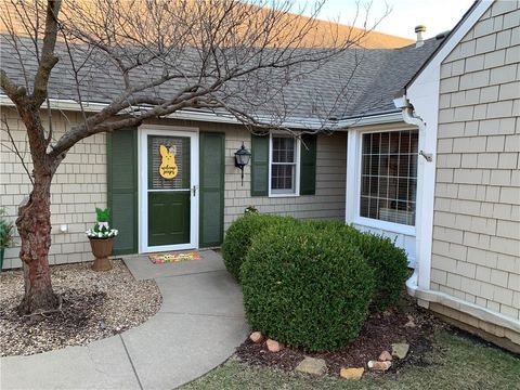 338 Woodlawn Circle Lawrence KS 66049