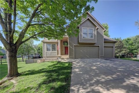 Photo of 16655 W 155th Terrace, Olathe, KS 66062 (MLS # 2615411)