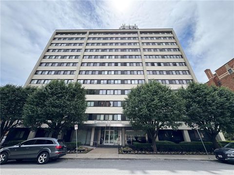 Photo of 803 W 48th Street W #701, Kansas City, MO 64112 (MLS # 2621739)