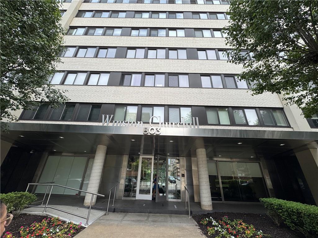 803 W 48th Street W 701