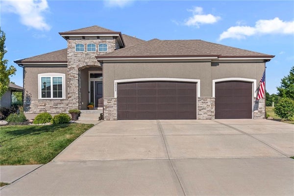 25048 W 112TH TER, OLATHE, KS 66061 - Image f2c8cc74d70482ea853f609fac9501e9/2339073393