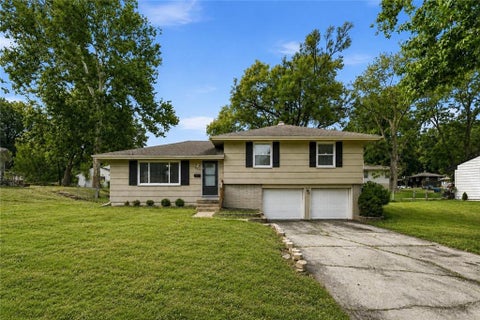 Photo of 8611 E 85th Street, Raytown, MO 64138 (MLS # 2638370)