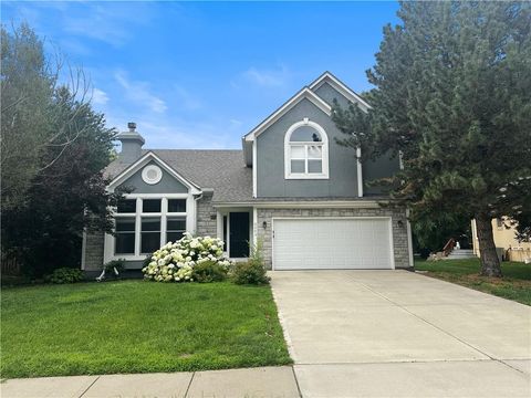 Photo of 8503 W 156 Terrace, Overland Park, KS 66223 (MLS # 2627064)