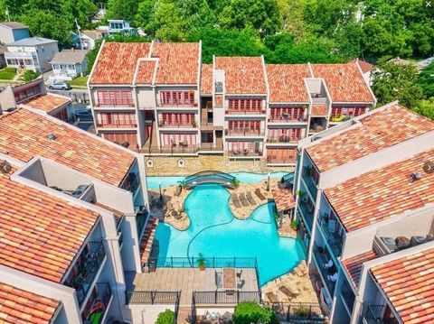 Photo of 1111 W 46th Street #8, Kansas City, MO 64112 (MLS # 2614007)