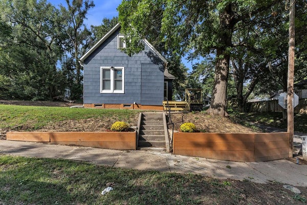523 SHADY AVE, SAINT JOSEPH, MO 64505 - Image f2e96c0e75deed1be65f8e06987a7d7d/1051166899