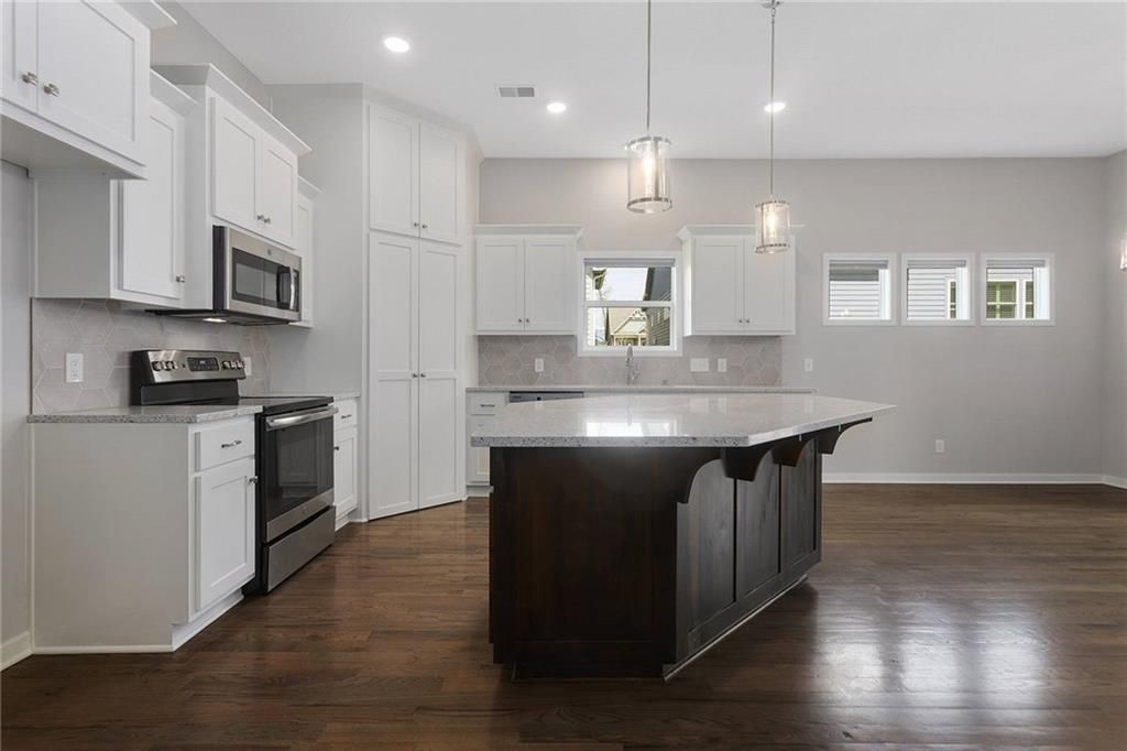 Photo of 717 Riverwood Drive, Liberty, MO 64068 (MLS # 2609642)