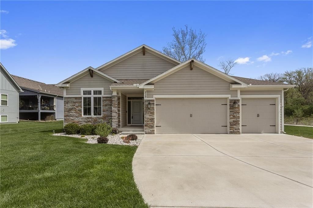 Photo of 717 Riverwood Drive, Liberty, MO 64068 (MLS # 2609642)