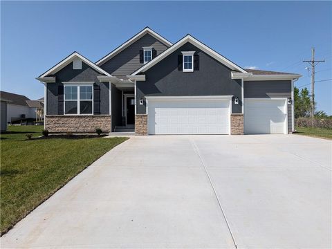 Photo of 20754 W 188th Terrace, Spring Hill, KS 66083 (MLS # 2592119)