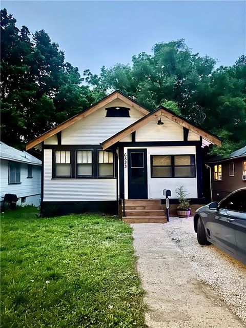 Photo of 6823 Agnes Avenue, Kansas City, MO 64132 (MLS # 2625042)