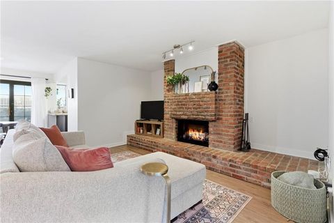 4056 Warwick Boulevard #7 Kansas City MO 64111