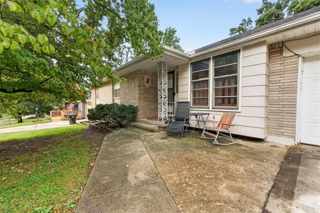 Photo of 3800 S Drumm Avenue, Independence, MO 64055 (MLS # 2642541)