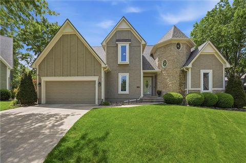 Photo of 14220 S Brougham Drive, Olathe, KS 66062 (MLS # 2615322)