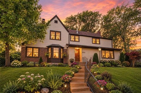 Photo of 801 Valentine Road, Kansas City, MO 64111 (MLS # 2626159)