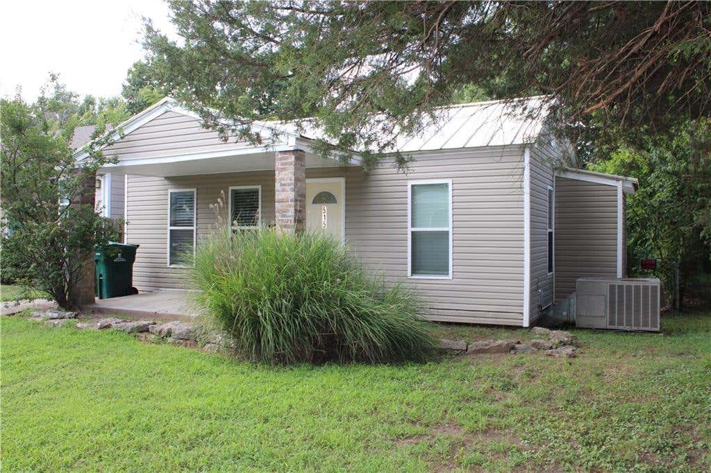 Photo of 515 E Jackson Street, Pittsburg, KS 66762 (MLS # 2632578)