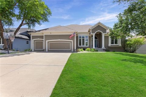 Photo of 12715 Sloan Street, Kansas City, KS 66109 (MLS # 2628087)