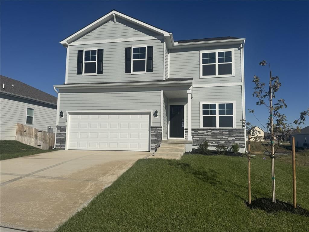 Photo of 300 Lake Meadows Drive, Smithville, MO 64089 (MLS # 2618730)