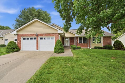 Photo of 1108 SW 8th Terrace, Lees Summit, MO 64081 (MLS # 2627017)