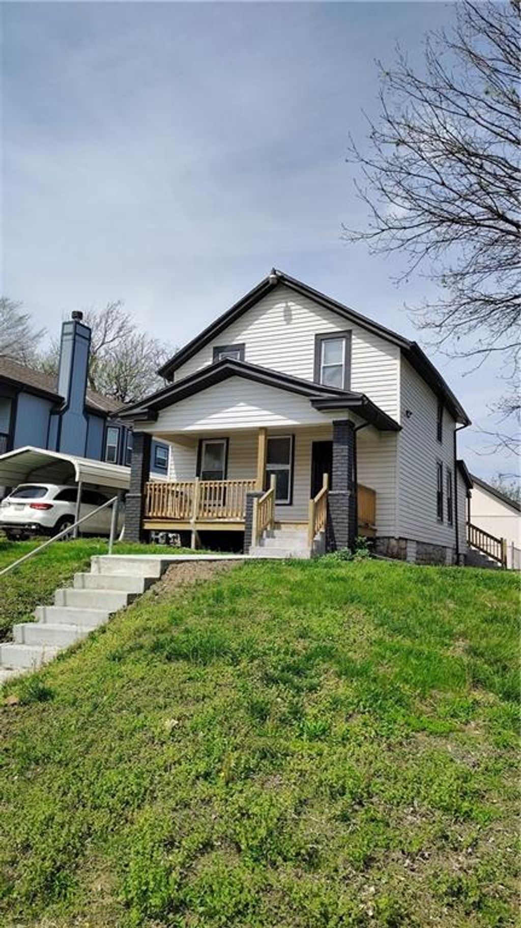 Photo of 1300 Barnett Avenue, Kansas City, KS 66102 (MLS # 2618563)
