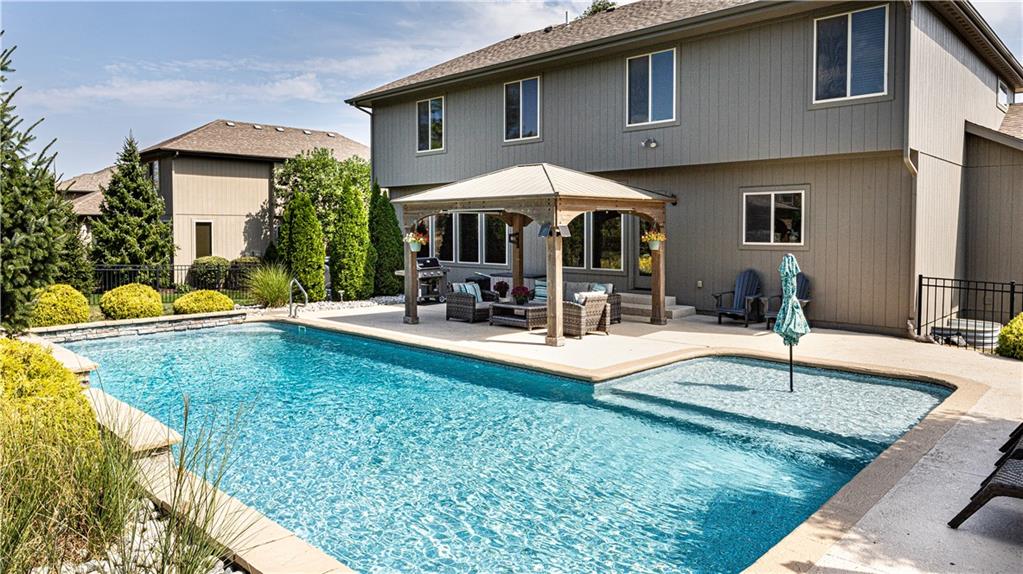 212 SW Ansel Adams Drive