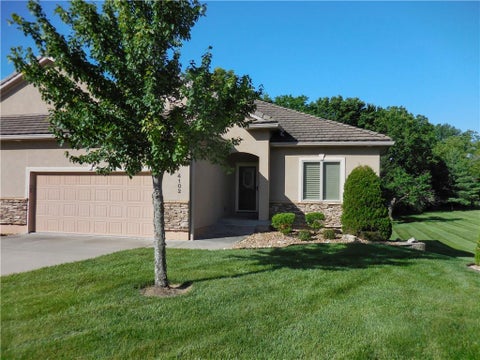 Photo of 4102 NE Chapel Manor Court, Lees Summit, MO 64064 (MLS # 2635085)
